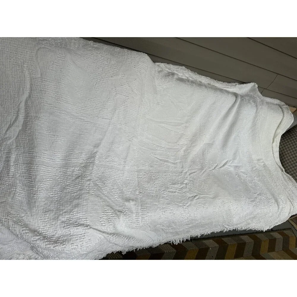 Bates by Maine Heritage Weavers White Bedspread Chenille Full Size